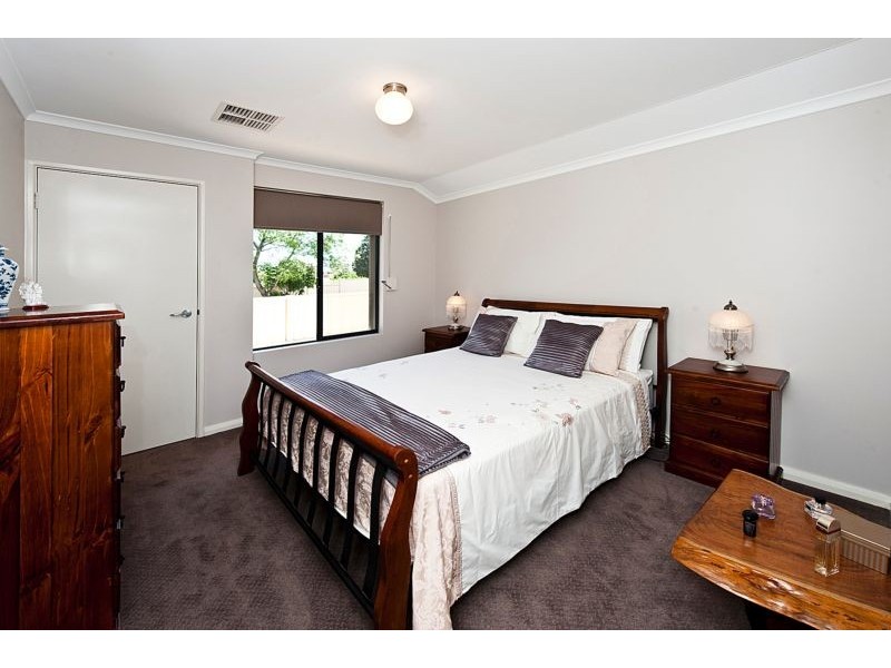 6 Kent Road, Marangaroo WA 6064