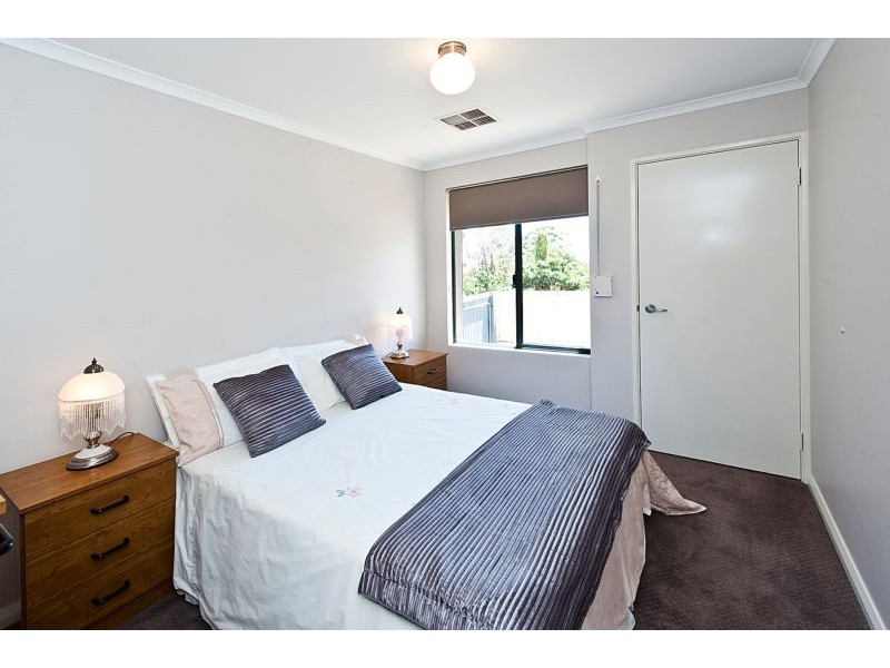 6 Kent Road, Marangaroo WA 6064