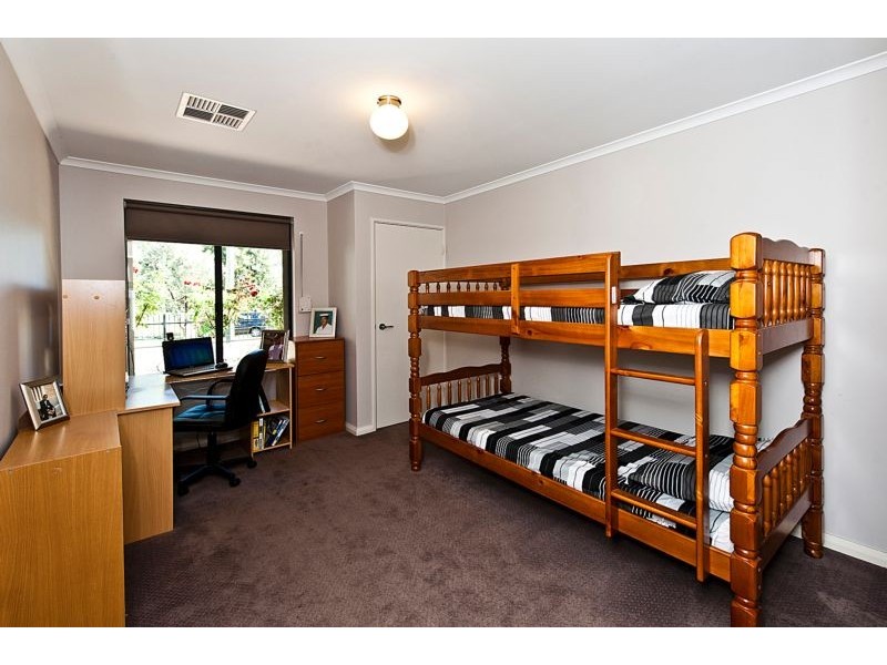 6 Kent Road, Marangaroo WA 6064