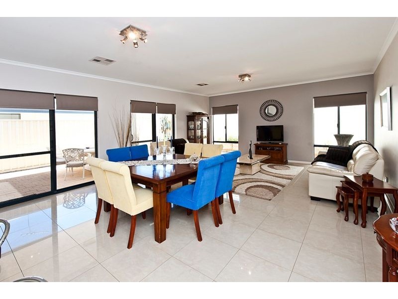 6 Kent Road, Marangaroo WA 6064