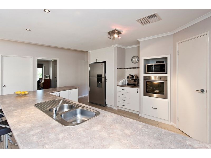 6 Kent Road, Marangaroo WA 6064