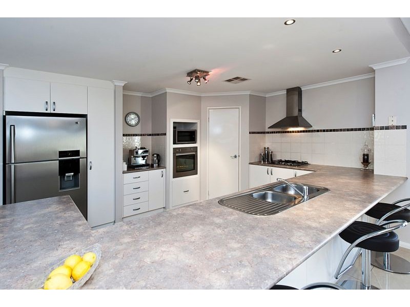 6 Kent Road, Marangaroo WA 6064