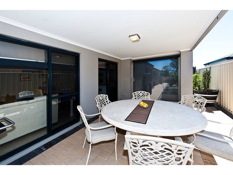 6 Kent Road, Marangaroo WA 6064