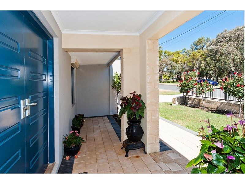 6 Kent Road, Marangaroo WA 6064