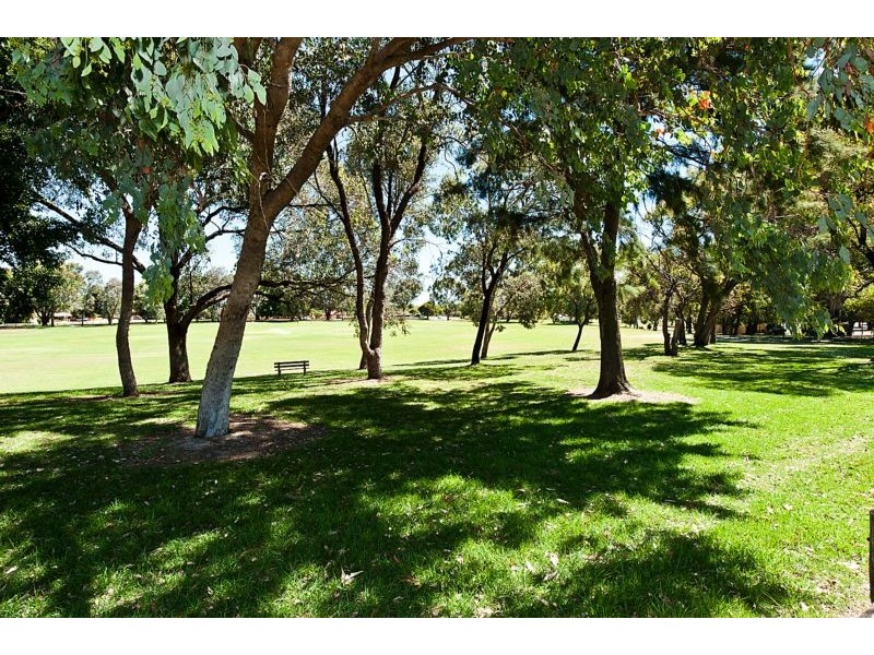 6 Kent Road, Marangaroo WA 6064