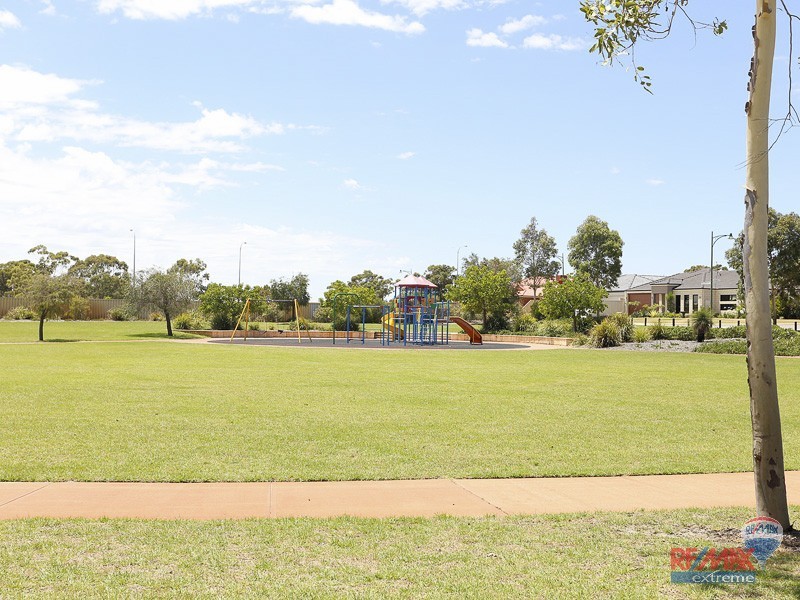 21 Bonvin Gardens, Tapping WA 6065
