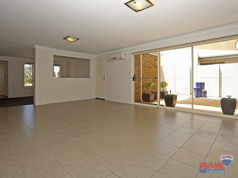 21 Bonvin Gardens, Tapping WA 6065