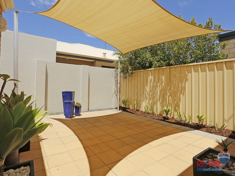 21 Bonvin Gardens, Tapping WA 6065