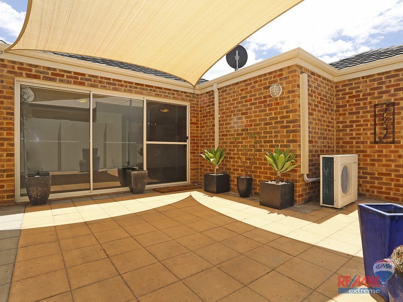 21 Bonvin Gardens, Tapping WA 6065