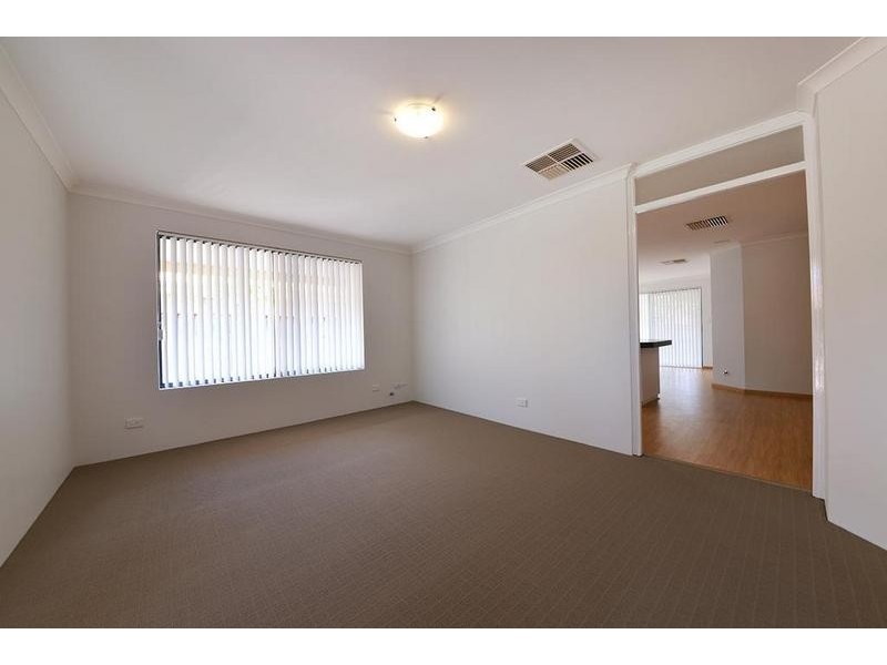 12 Mangrove Circuit, Banksia Grove WA 6031