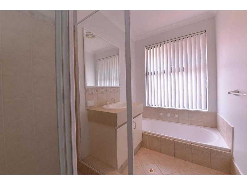 12 Mangrove Circuit, Banksia Grove WA 6031