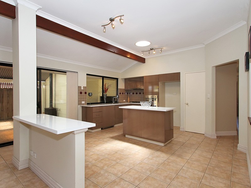 15 Savona Grove, Mindarie WA 6030