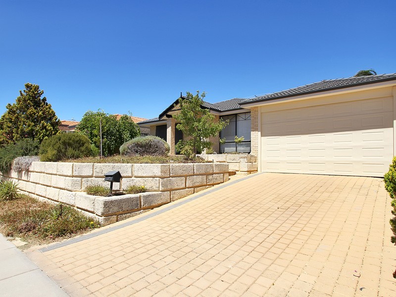 15 Savona Grove, Mindarie WA 6030