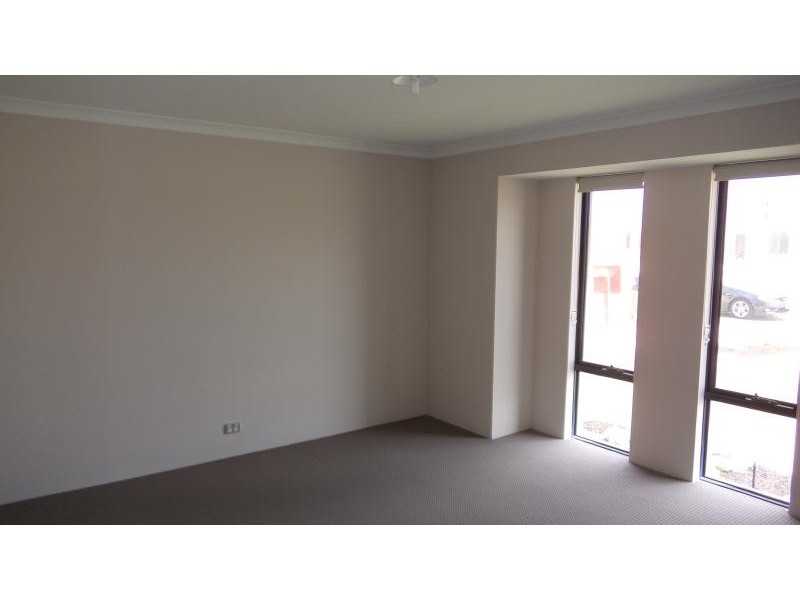 3 Featherleaf Elbow, Banksia Grove WA 6031