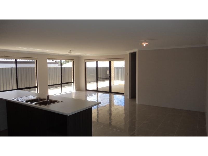 3 Featherleaf Elbow, Banksia Grove WA 6031