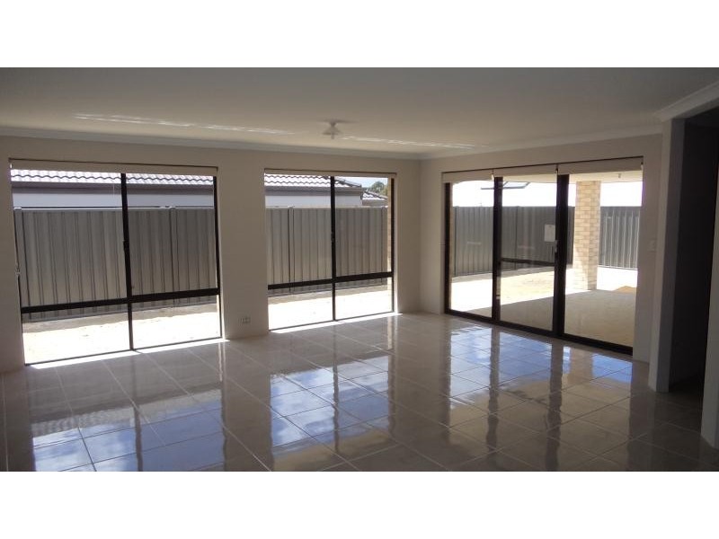 3 Featherleaf Elbow, Banksia Grove WA 6031