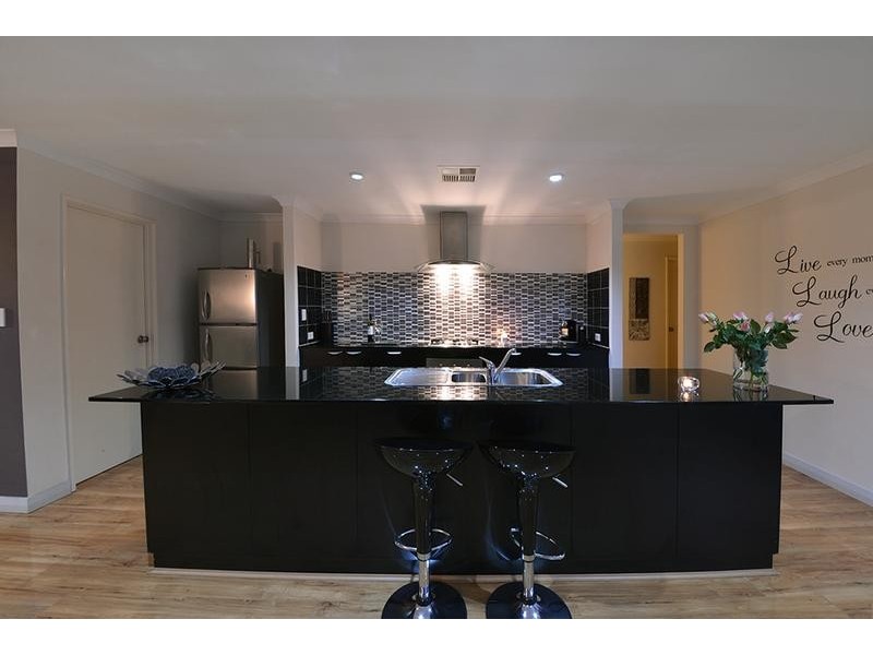 143 Shiraz Blvd, Pearsall WA 6065