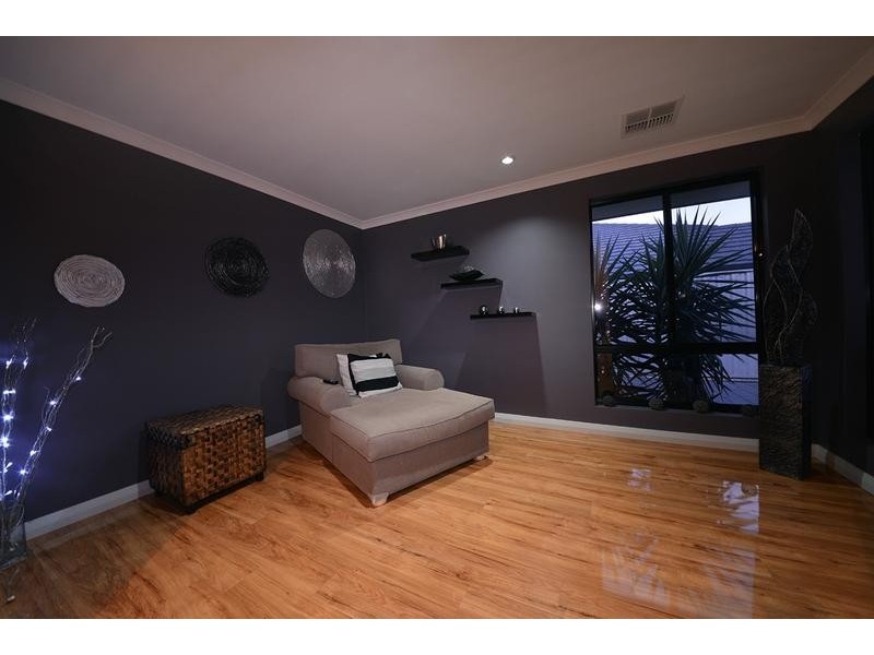 143 Shiraz Blvd, Pearsall WA 6065