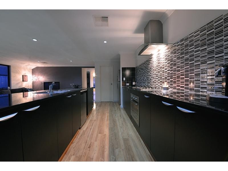 143 Shiraz Blvd, Pearsall WA 6065