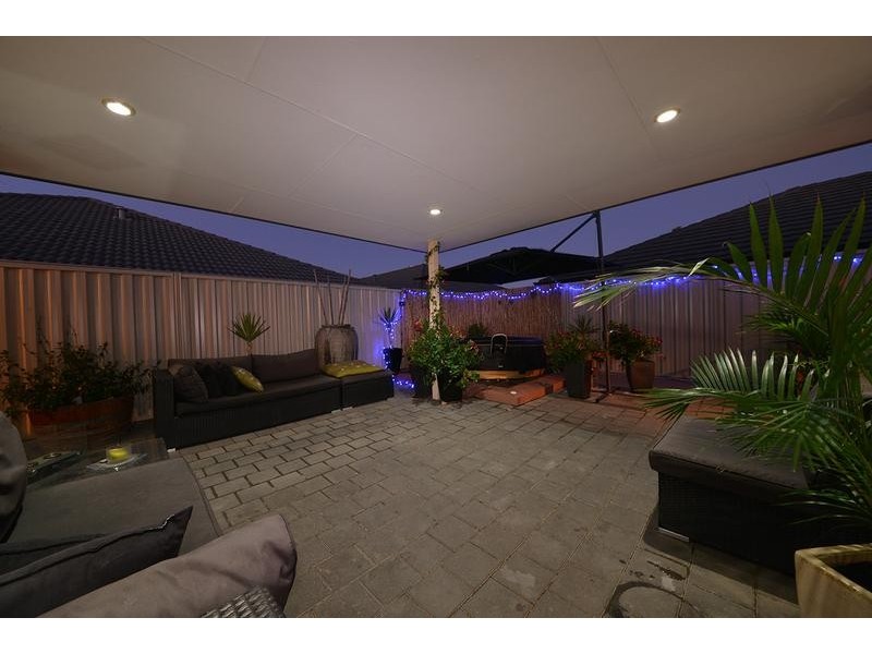 143 Shiraz Blvd, Pearsall WA 6065