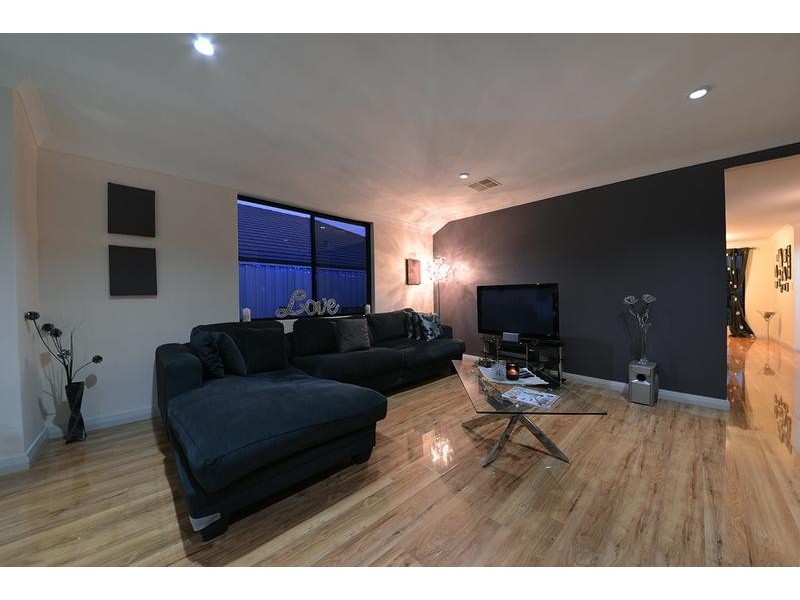 143 Shiraz Blvd, Pearsall WA 6065