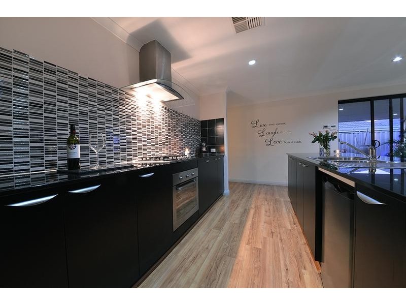 143 Shiraz Blvd, Pearsall WA 6065