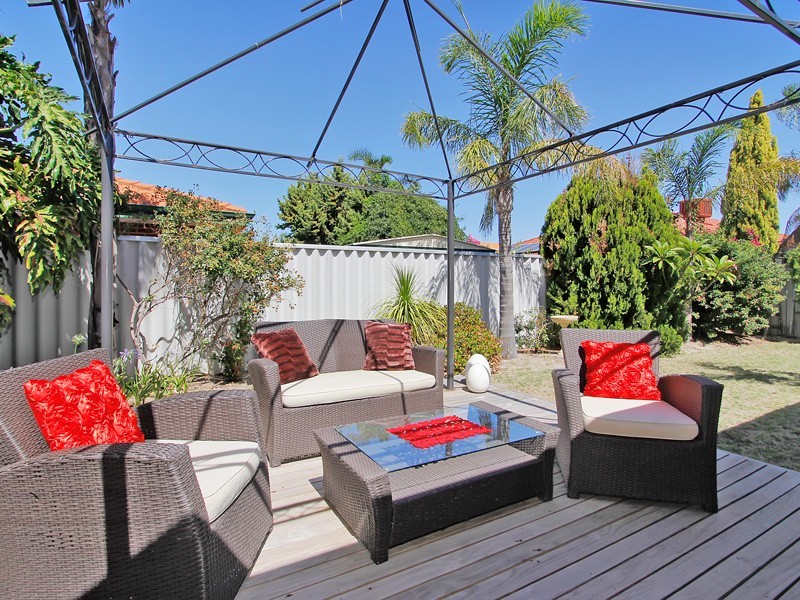 3 Houghton Drive, Carramar WA 6031