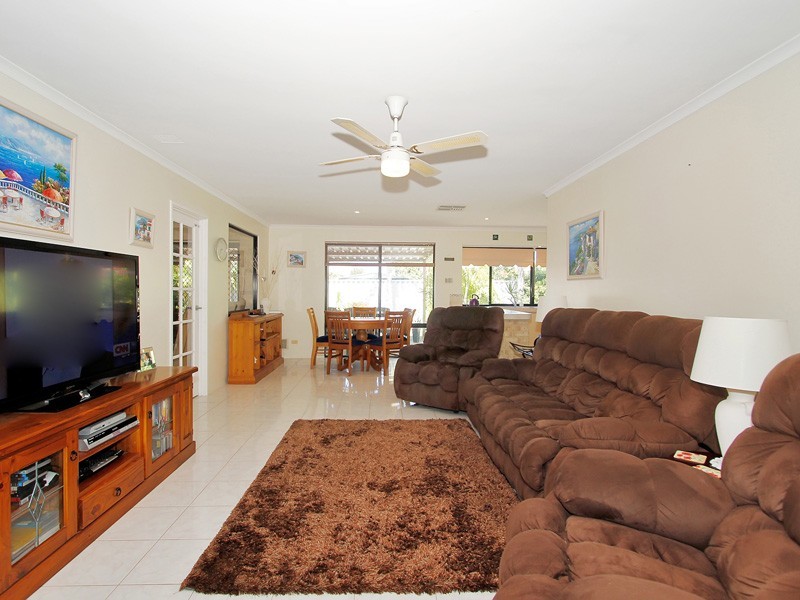 3 Houghton Drive, Carramar WA 6031