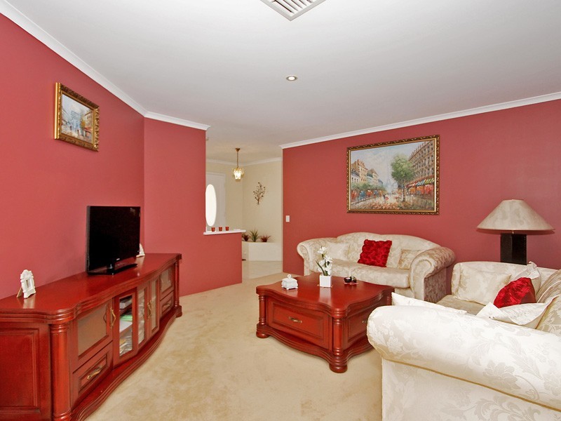 3 Houghton Drive, Carramar WA 6031