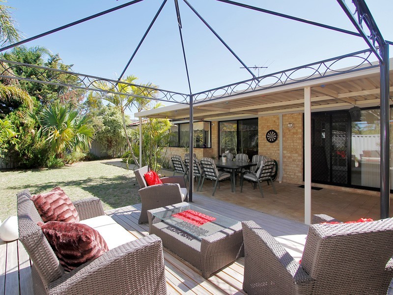 3 Houghton Drive, Carramar WA 6031