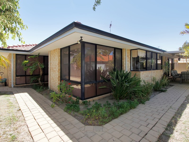 3 Houghton Drive, Carramar WA 6031