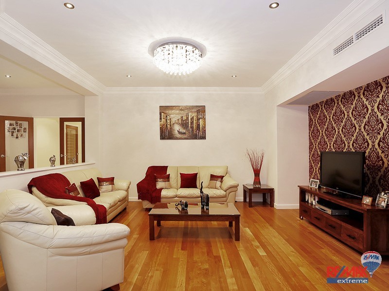 42 Atlantic Ave, Iluka WA 6028