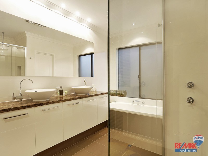 42 Atlantic Ave, Iluka WA 6028