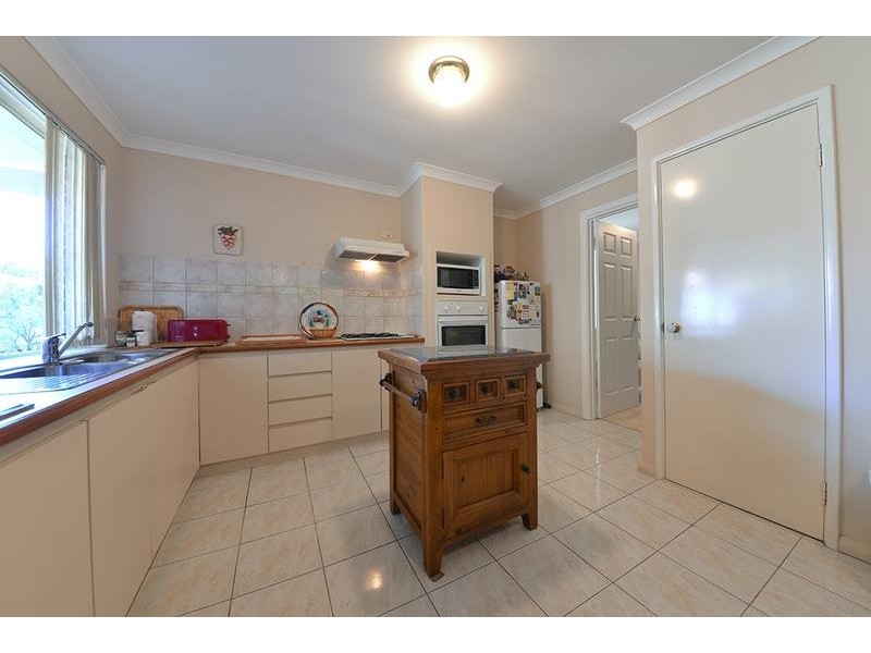 6 Bibbulmun Entrance, Sinagra WA 6065