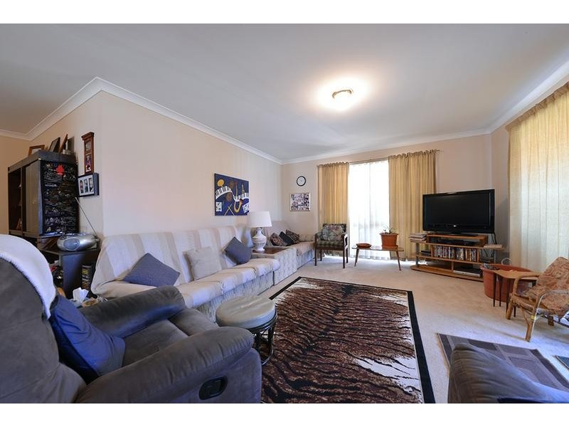 6 Bibbulmun Entrance, Sinagra WA 6065