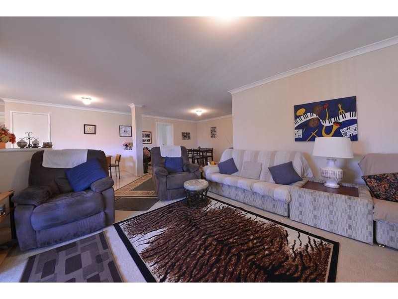 6 Bibbulmun Entrance, Sinagra WA 6065