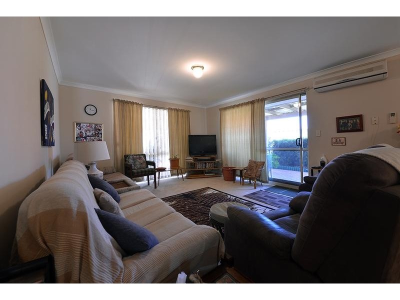 6 Bibbulmun Entrance, Sinagra WA 6065