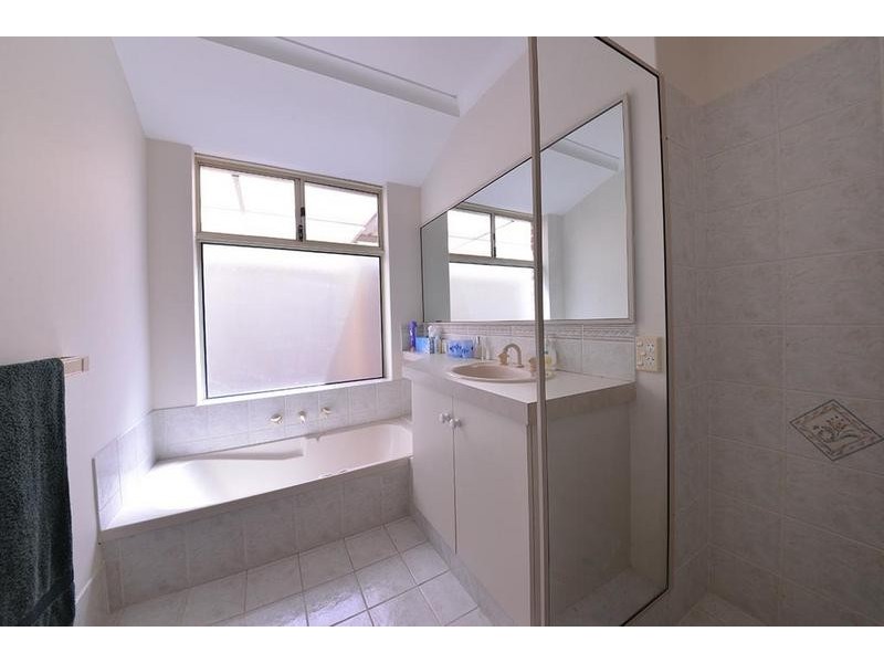 6 Bibbulmun Entrance, Sinagra WA 6065