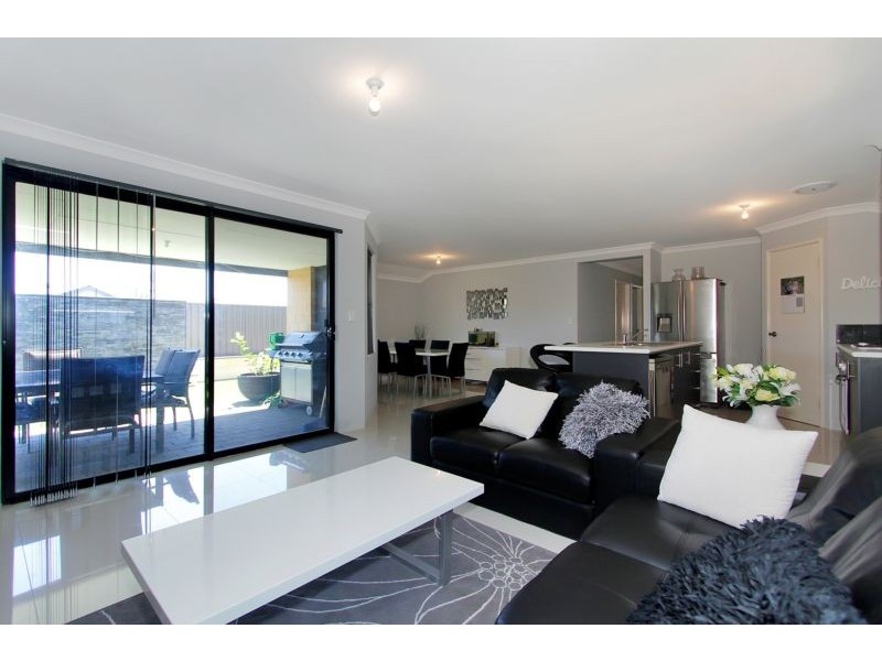 33 Cochrane Loop, Aveley WA 6069