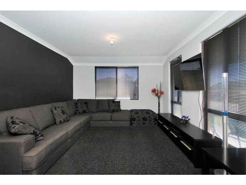 33 Cochrane Loop, Aveley WA 6069