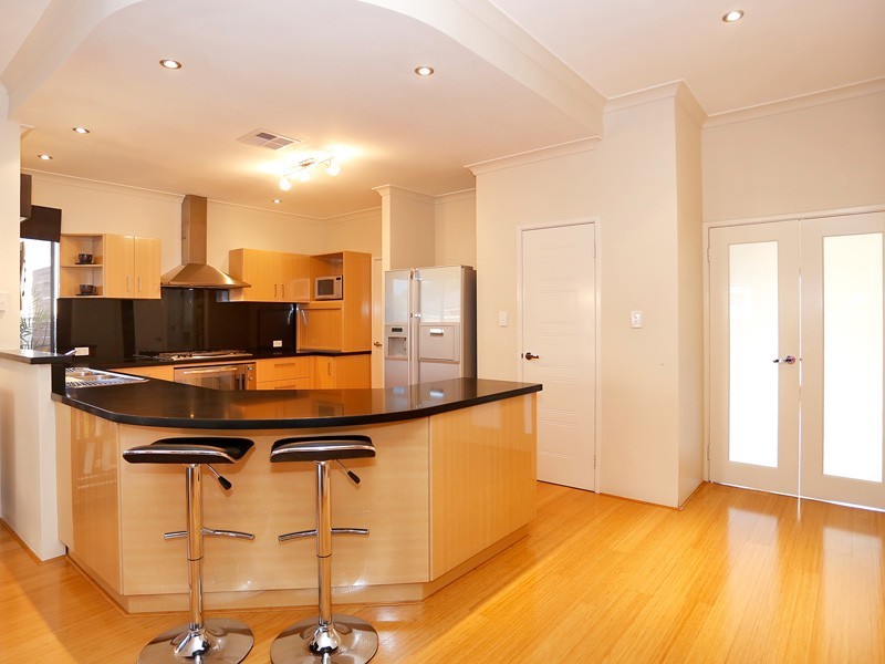 4 Alandale Bend, Banksia Grove WA 6031