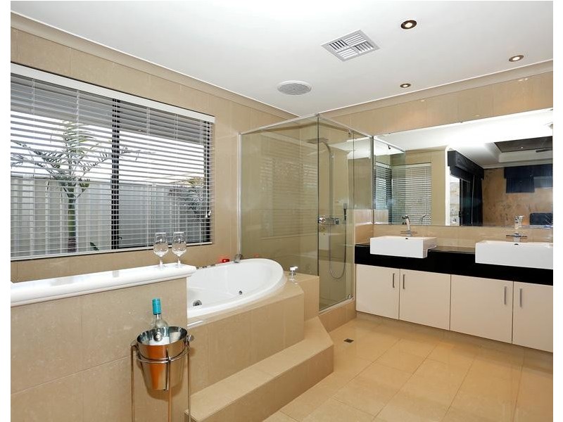 4 Alandale Bend, Banksia Grove WA 6031