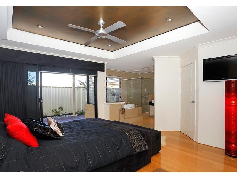 4 Alandale Bend, Banksia Grove WA 6031