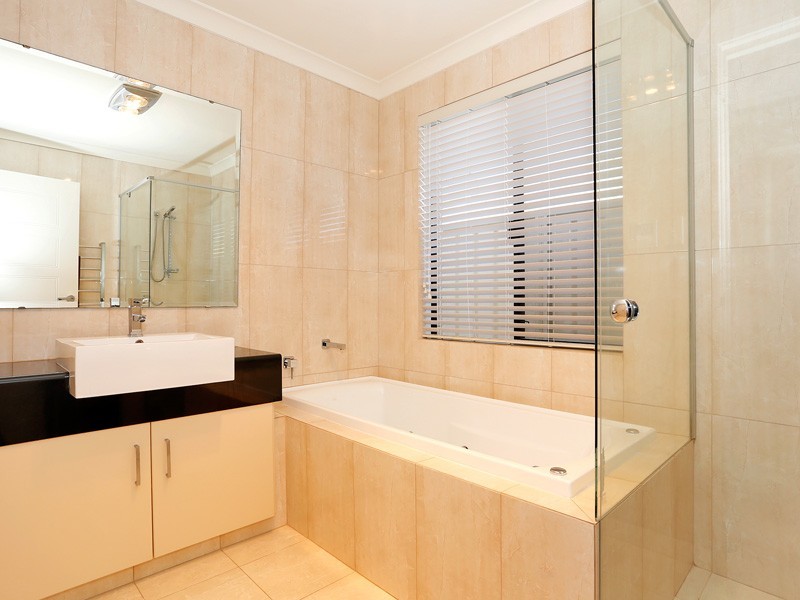 4 Alandale Bend, Banksia Grove WA 6031