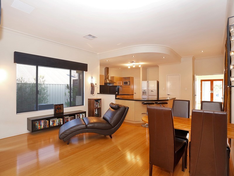 4 Alandale Bend, Banksia Grove WA 6031