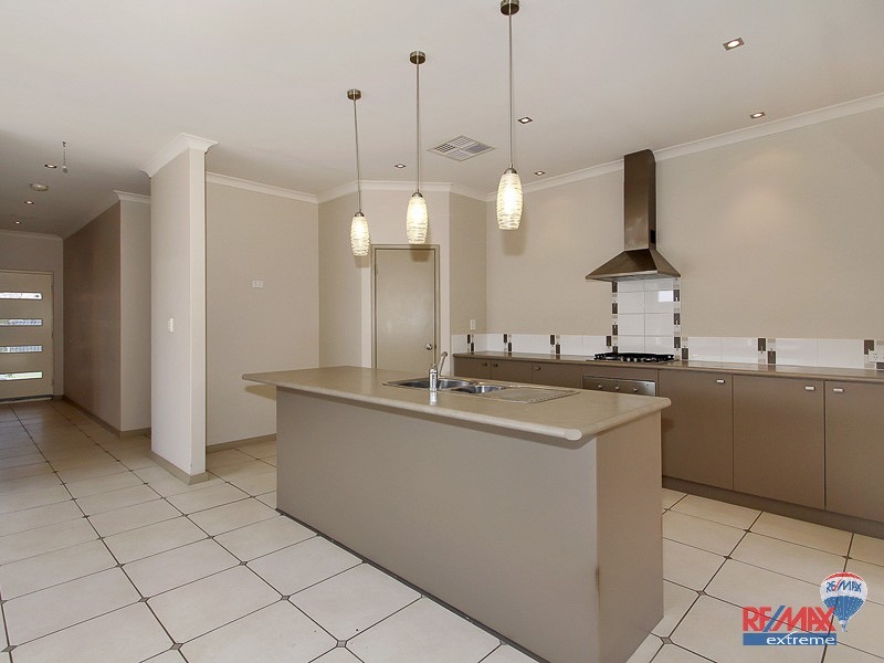 35 Dulegal Way, Aveley WA 6069