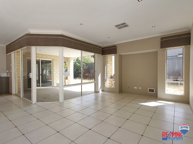 35 Dulegal Way, Aveley WA 6069