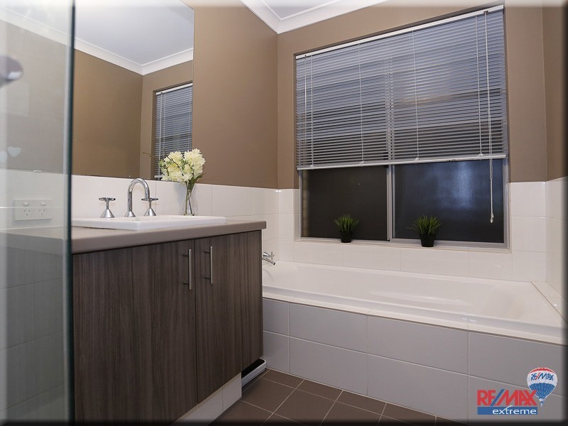 24 Saintfield Corner, Ridgewood WA 6030