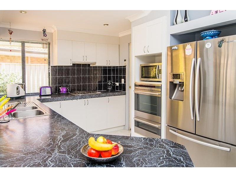 44 Roxburgh Circle, Kinross WA 6028