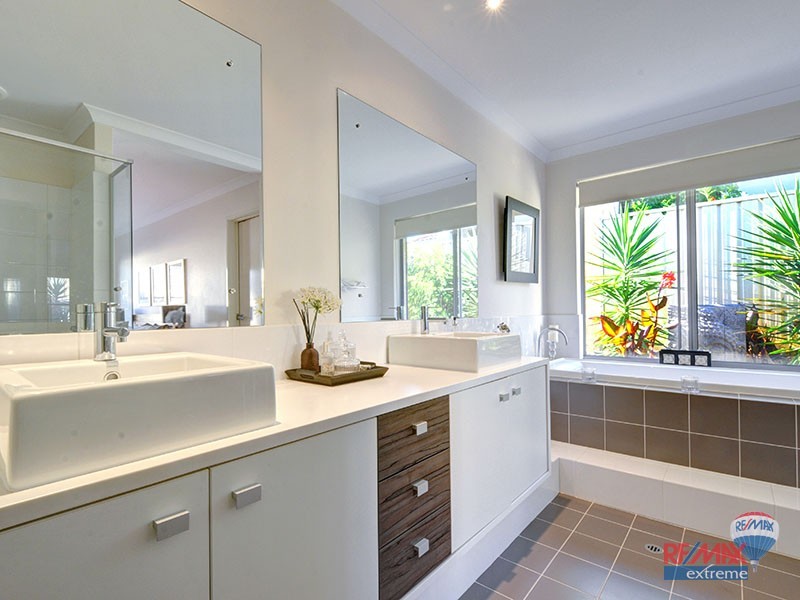 3 Traminer Way, Pearsall WA 6065